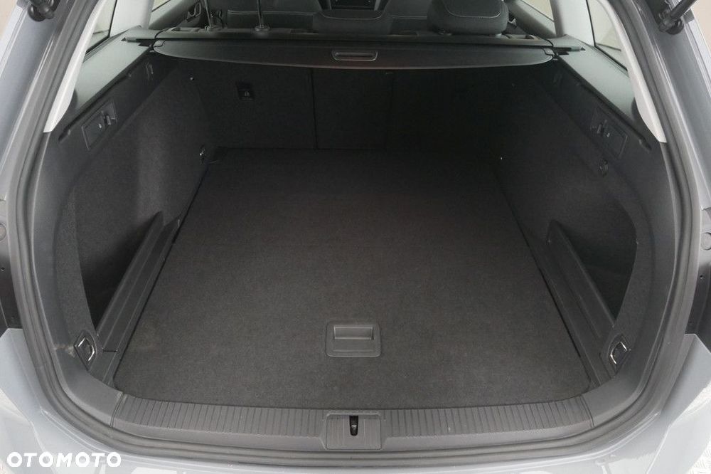 Volkswagen Passat Variant 2.0 TSI Business DSG - 16