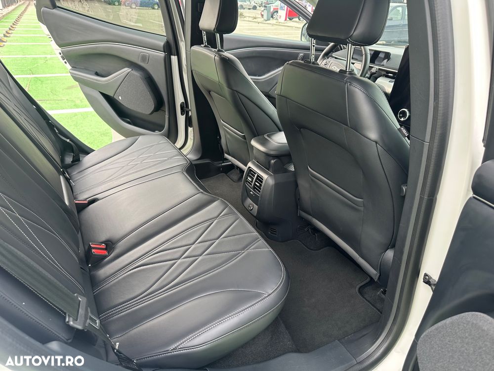 Ford Mustang Mach-E Standard - 14