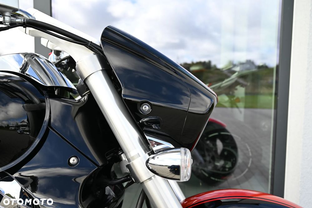 Suzuki Intruder - 18