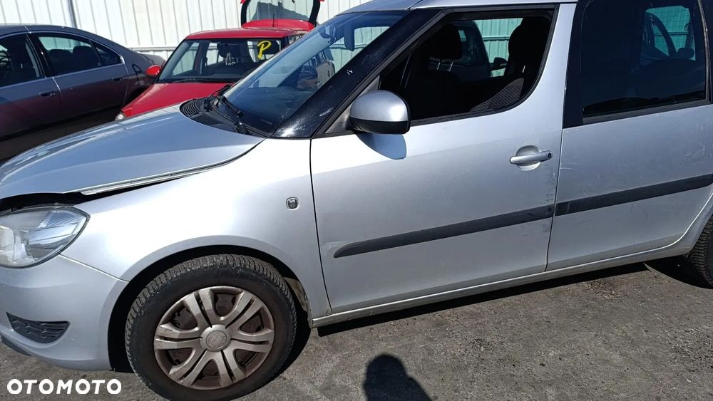 35486 skoda roomster fl na części 1.6 TDI CAYC 105 km skrzynia MZL lakier LA7W - 5