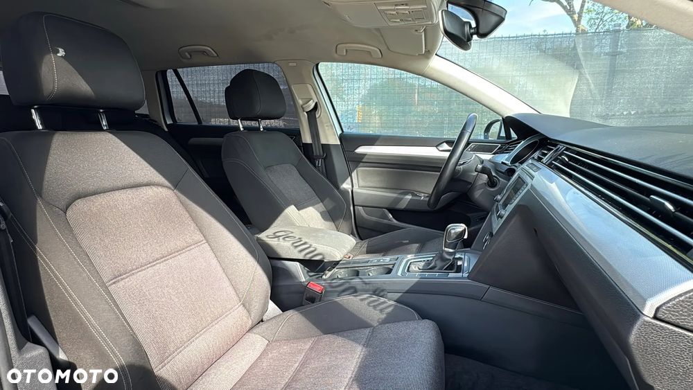 Volkswagen Passat 1.6 TDI (BlueMotion Technology) DSG Comfortline - 12