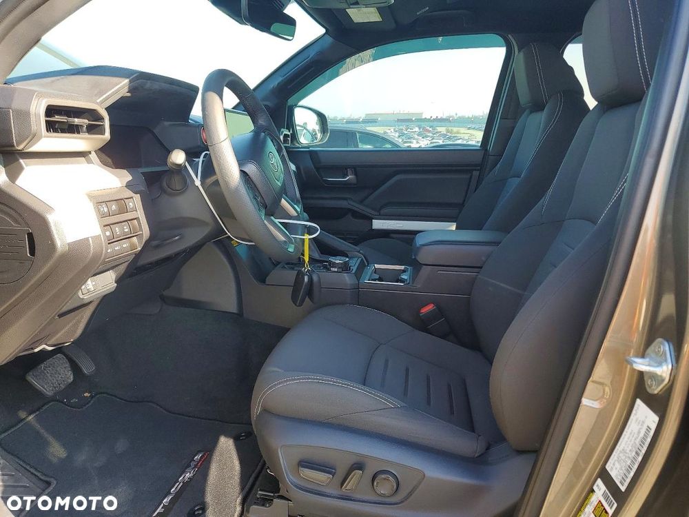 Toyota Tacoma - 8