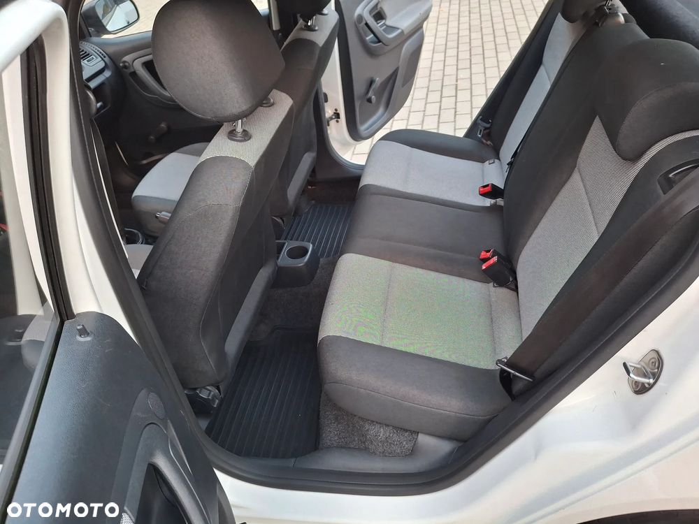 Skoda Fabia - 16