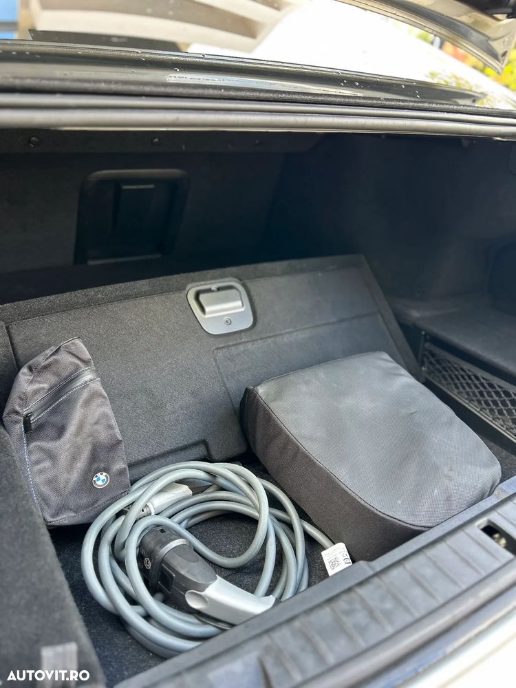 BMW Seria 7 745e - 36