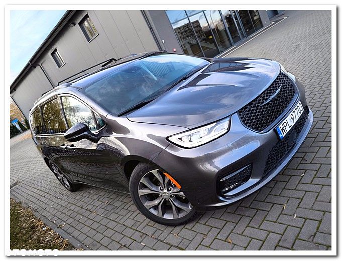 Chrysler Pacifica - 3