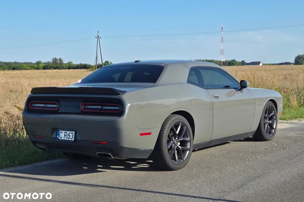 Dodge Challenger - 8
