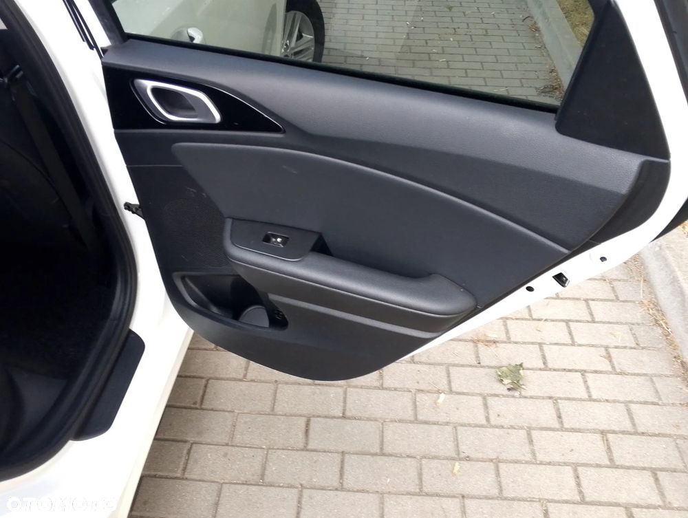 Kia Ceed 1.6 CRDi Eco-Dynamics+ (48V Mild-Hybrid) DCT7 GT Line - 14