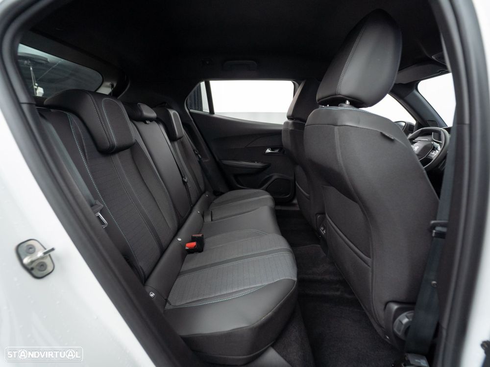 Peugeot 2008 1.5 BlueHDi Allure Pack EAT8 - 36