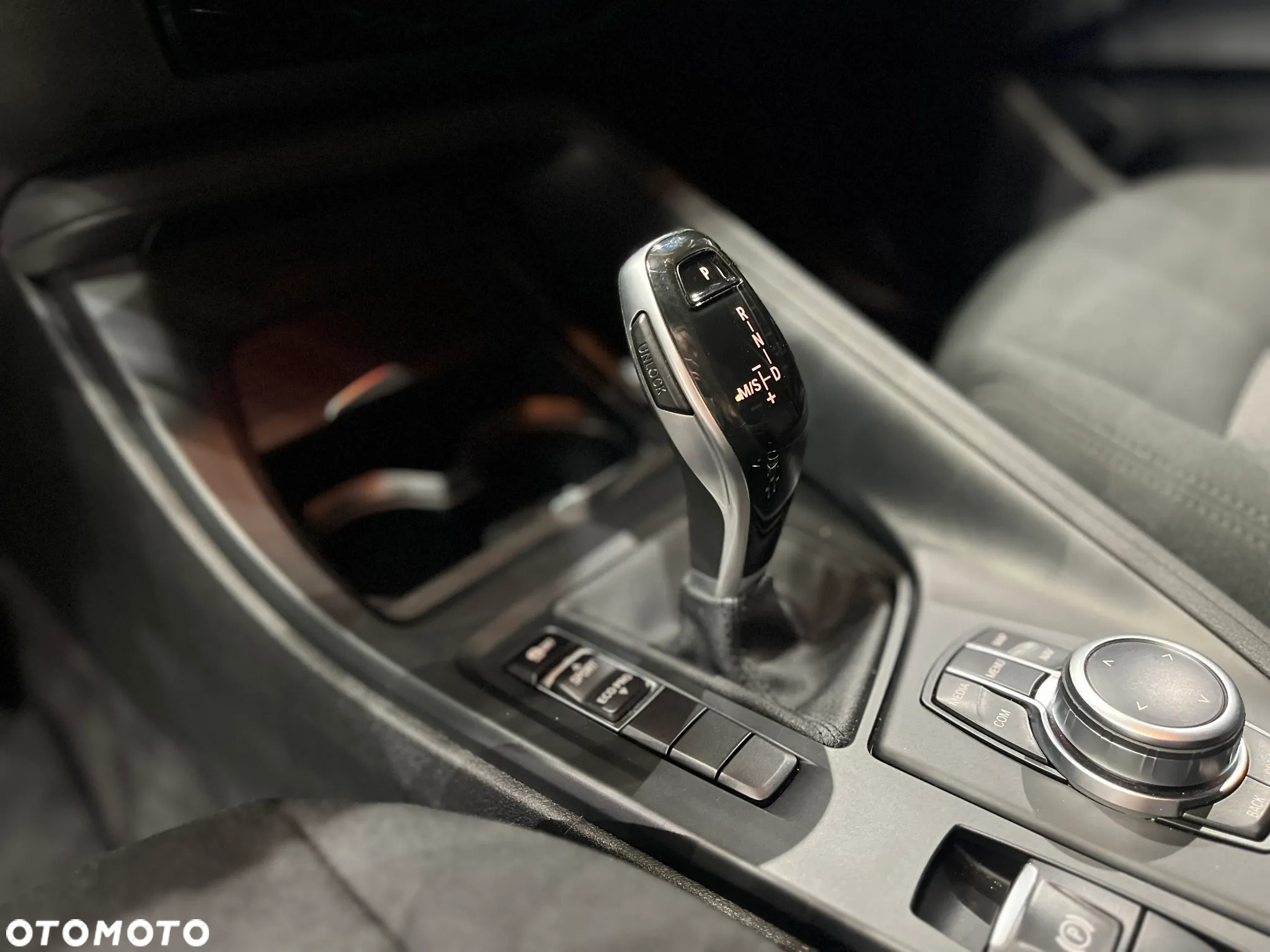 BMW X1 sDrive18i - 11