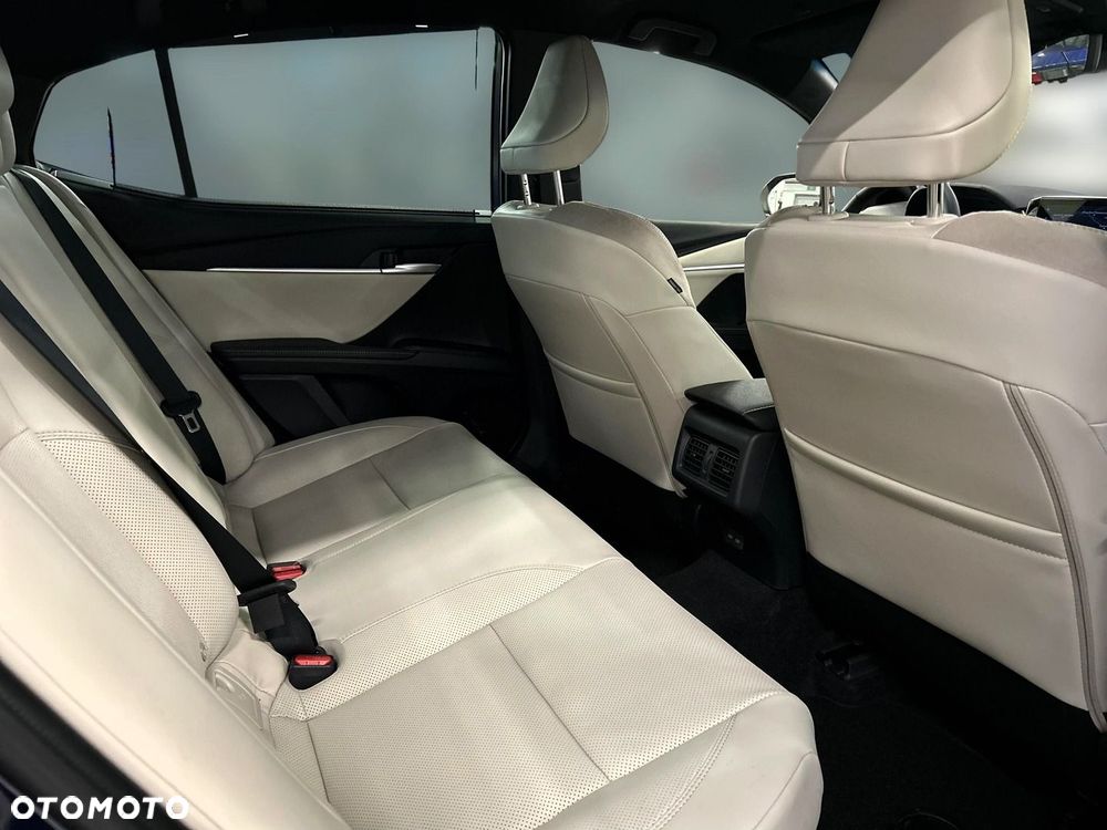 Toyota Camry - 16