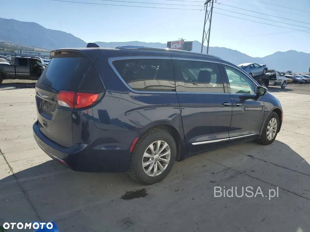 Chrysler Pacifica - 3