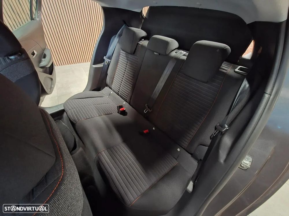 Peugeot 208 1.5 BlueHDi Active — fotografia 8