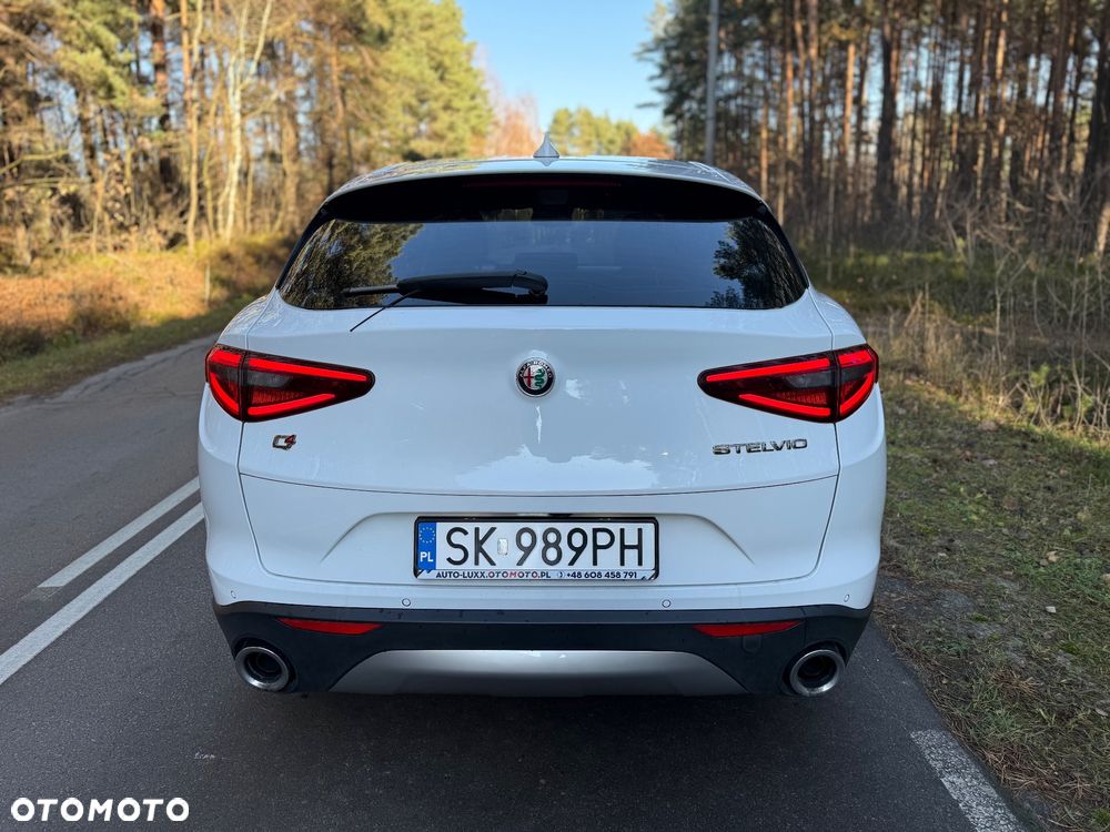 Alfa Romeo Stelvio 2.0 Turbo Sprint Q4 - 13