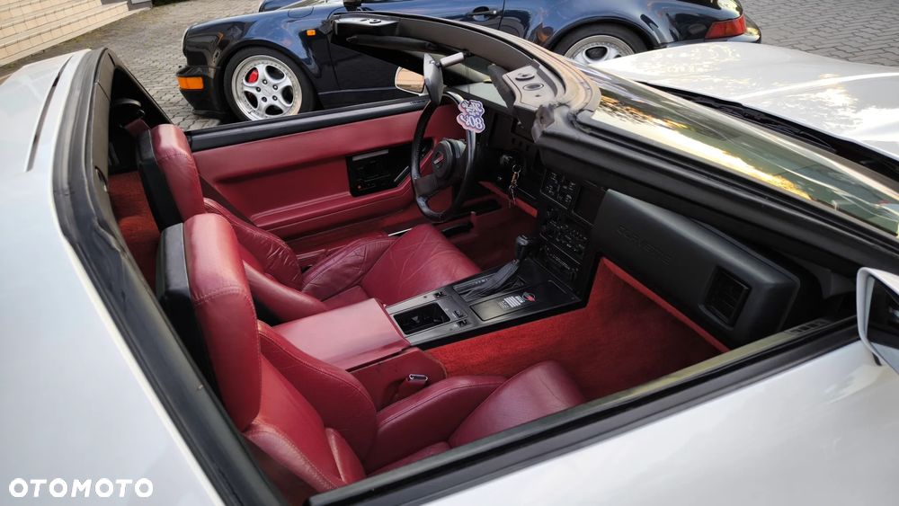 Chevrolet Corvette - 12