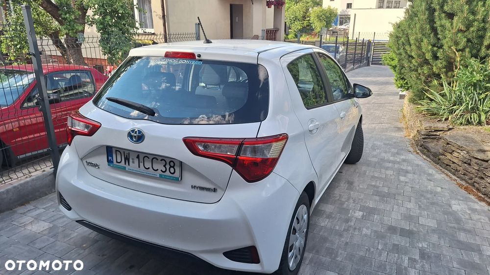 Toyota Yaris Hybrid 100 Dynamic - 3
