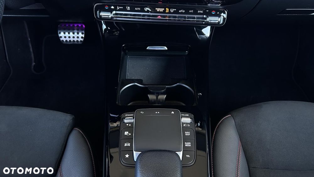 Mercedes-Benz CLA 180 AMG Line 7G-DCT - 20