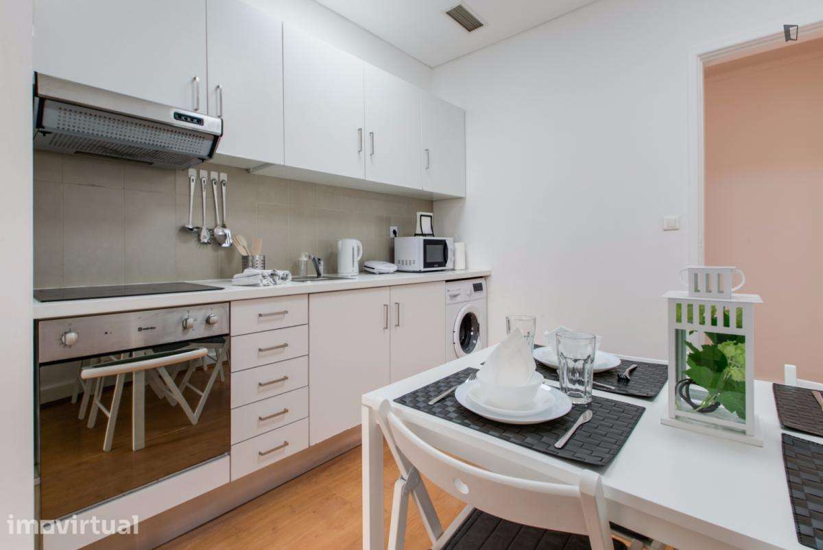 Quarto - localizado em Picoas Lisbon - Grande imagem: 5/17