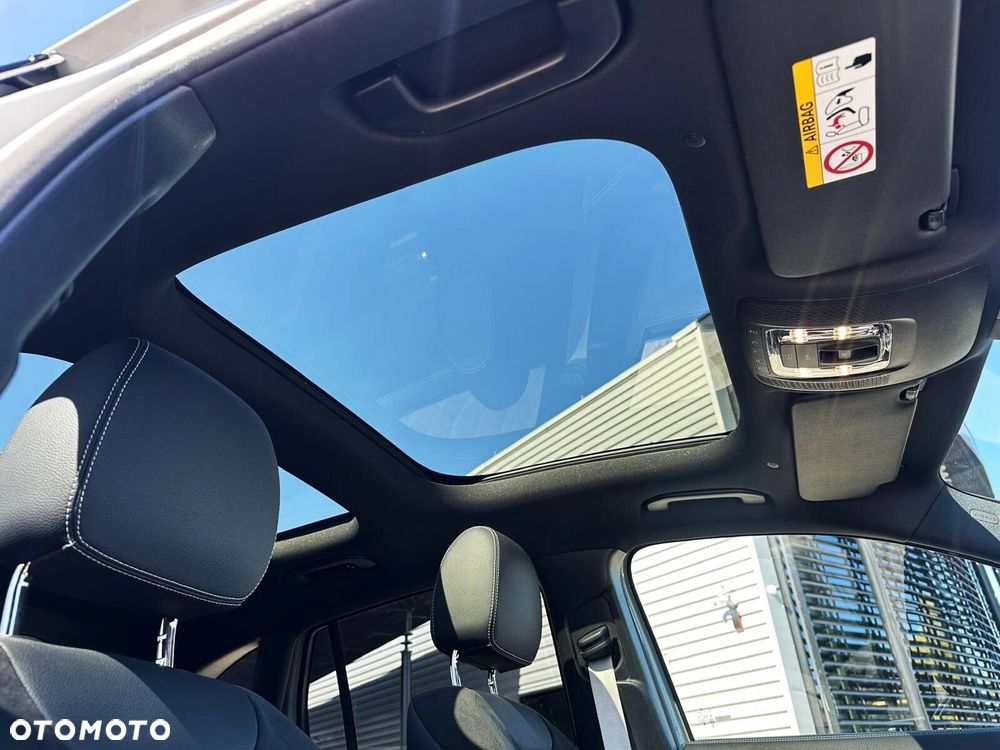 Mercedes-Benz GLA - 16