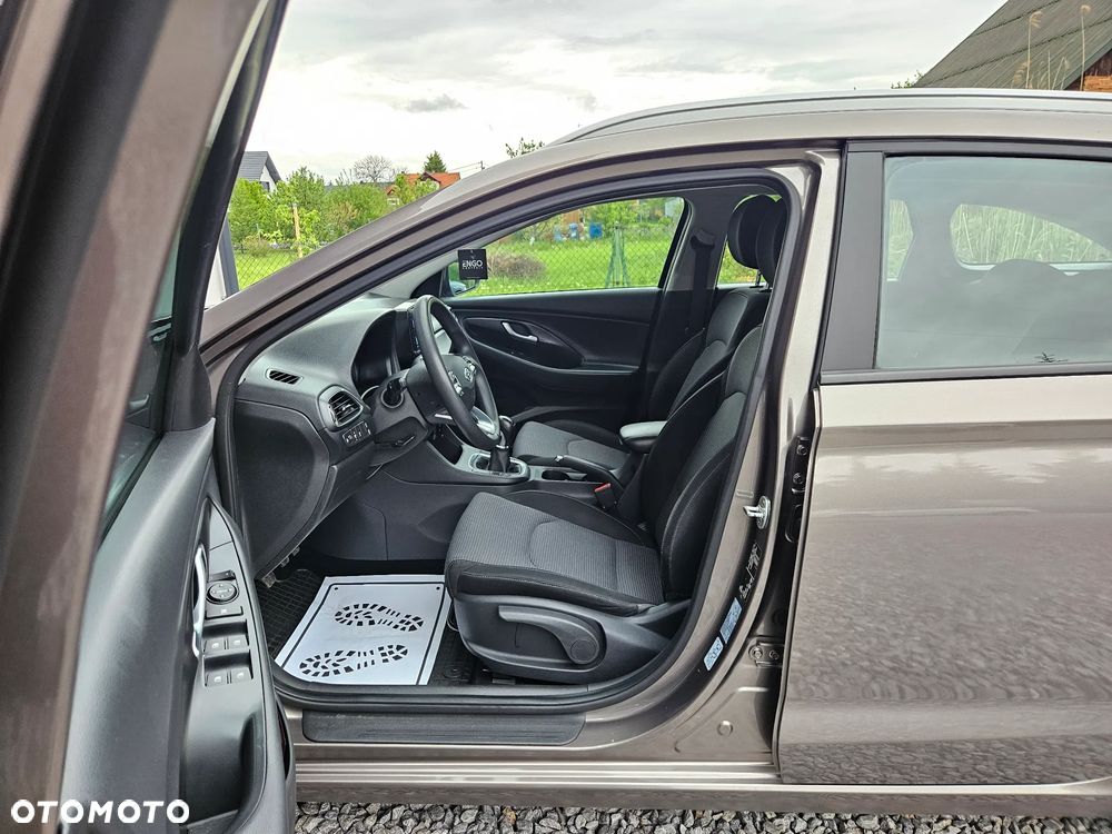 Hyundai i30 1.5 DPI Classic + - 27