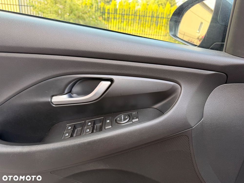 Hyundai i30 1.5 DPI Classic + - 18