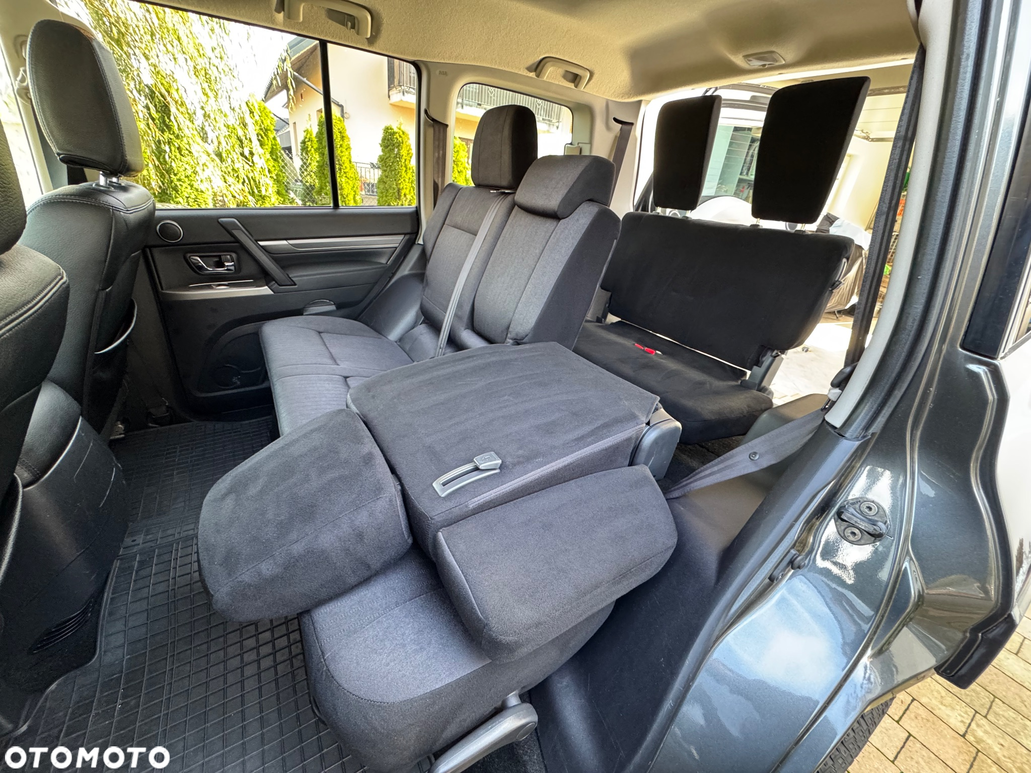 Mitsubishi Pajero - 21