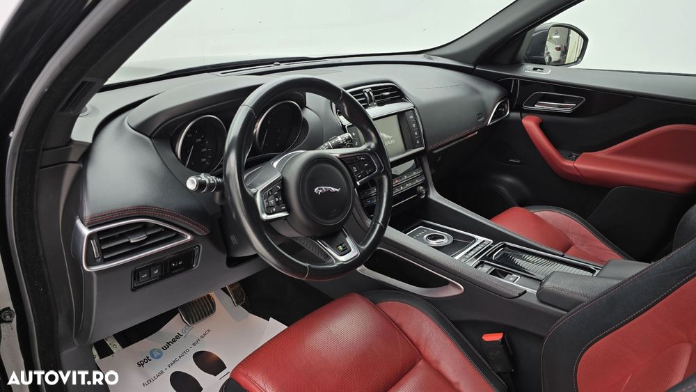 Jaguar F-Pace 30d AWD R-Sport - 13