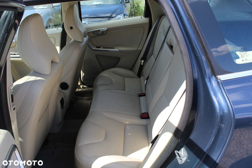 Volvo XC 60 D4 AWD R-Design Summum - 28