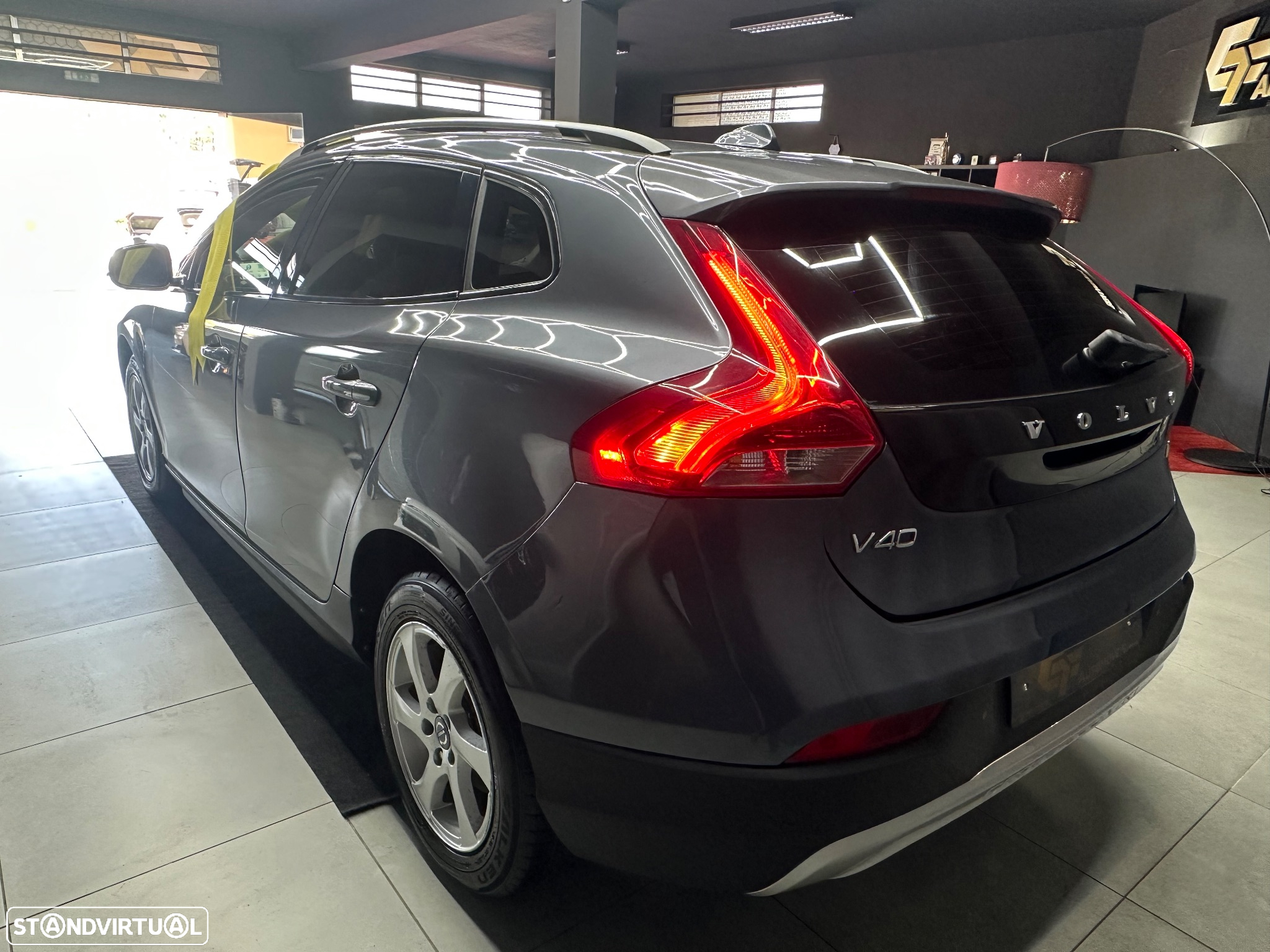 Volvo V40 Cross Country 1.6 D2 Momentum - 4