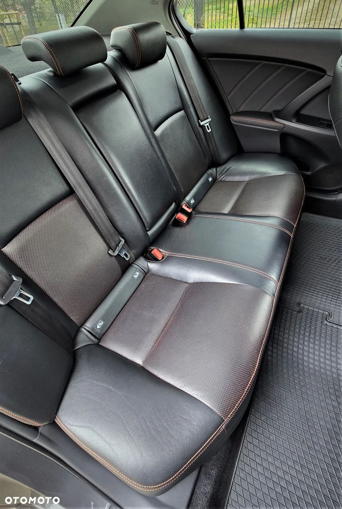 Toyota Avensis 1.8 Premium - 18