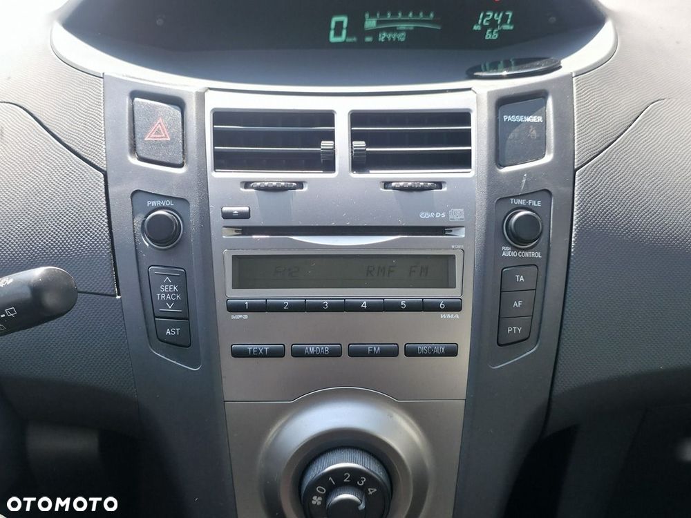 Toyota Yaris - 14