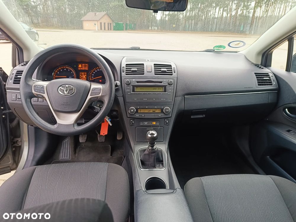 Toyota Avensis 1.6 Active - 9