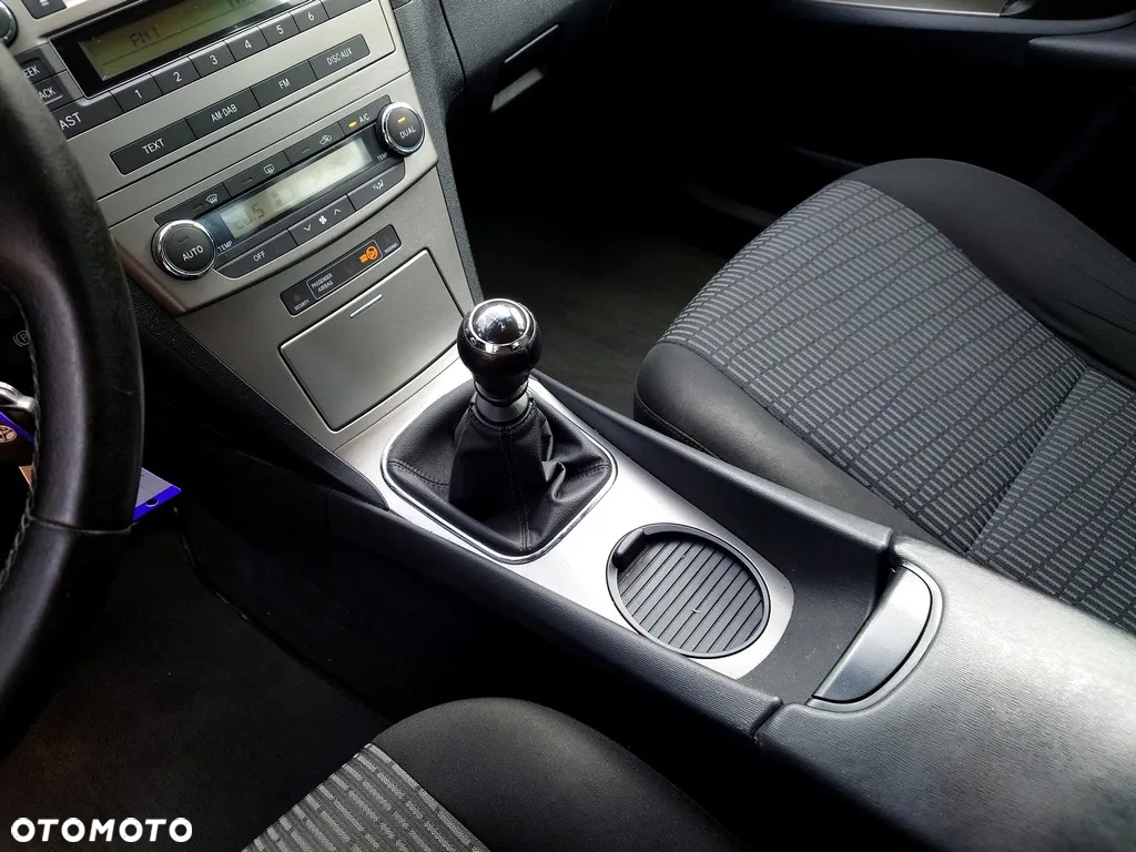 Toyota Avensis 1.8 Sol - 18