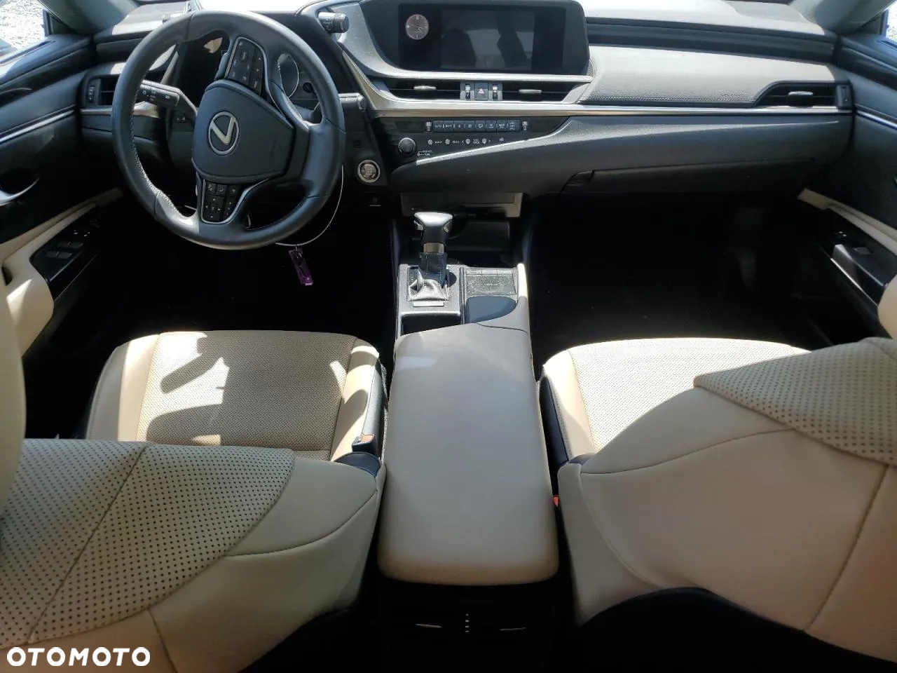 Lexus ES - 7