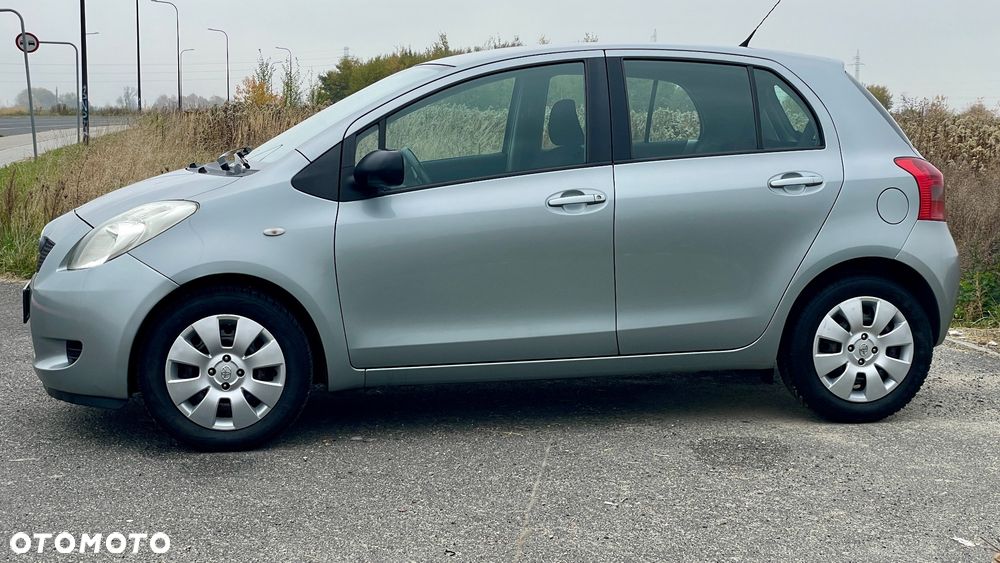 Toyota Yaris - 10