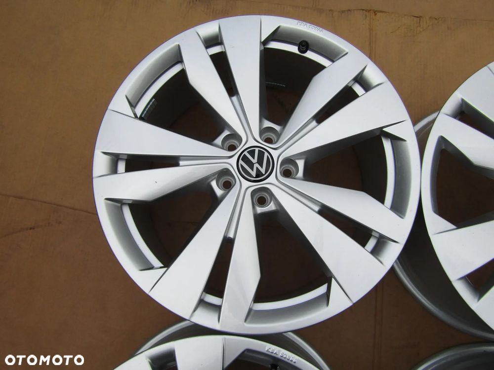 4x NOWE Felgi Aluminiowe 19 VW Passat B6 B7 B8 B9 ID4 Tiguan Arteon Golf V VI VII VIII 5 6 7 8 Taos T-ROC Skoda Karoq Kodiaq Enyaq Octavia III IV / MG HS / Seat Tarraco Leon Ateca Altea Audi A3 A4 A5 8 j 5x112 ET45 ET 45 piasta 57,1 mm - 7