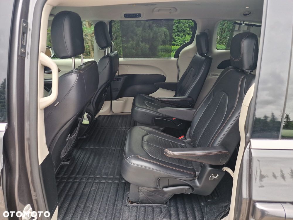 Chrysler Pacifica - 22