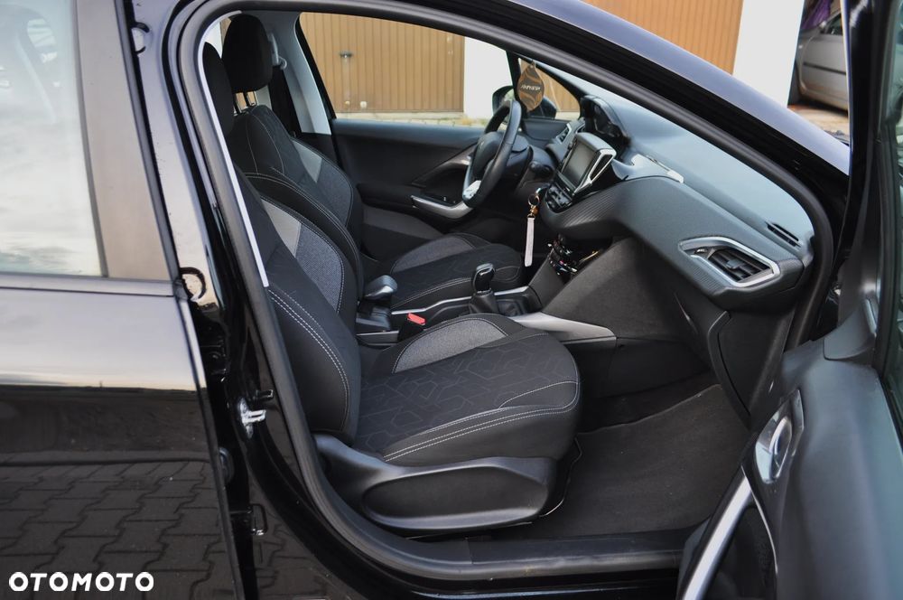 Peugeot 2008 1.2 Pure Tech Style S&S - 28
