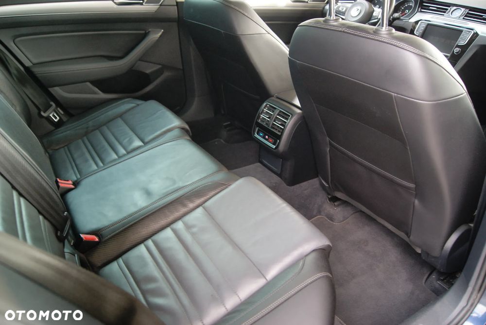 Volkswagen Passat 2.0 TDI SCR 4Mot DSG Highline - 19