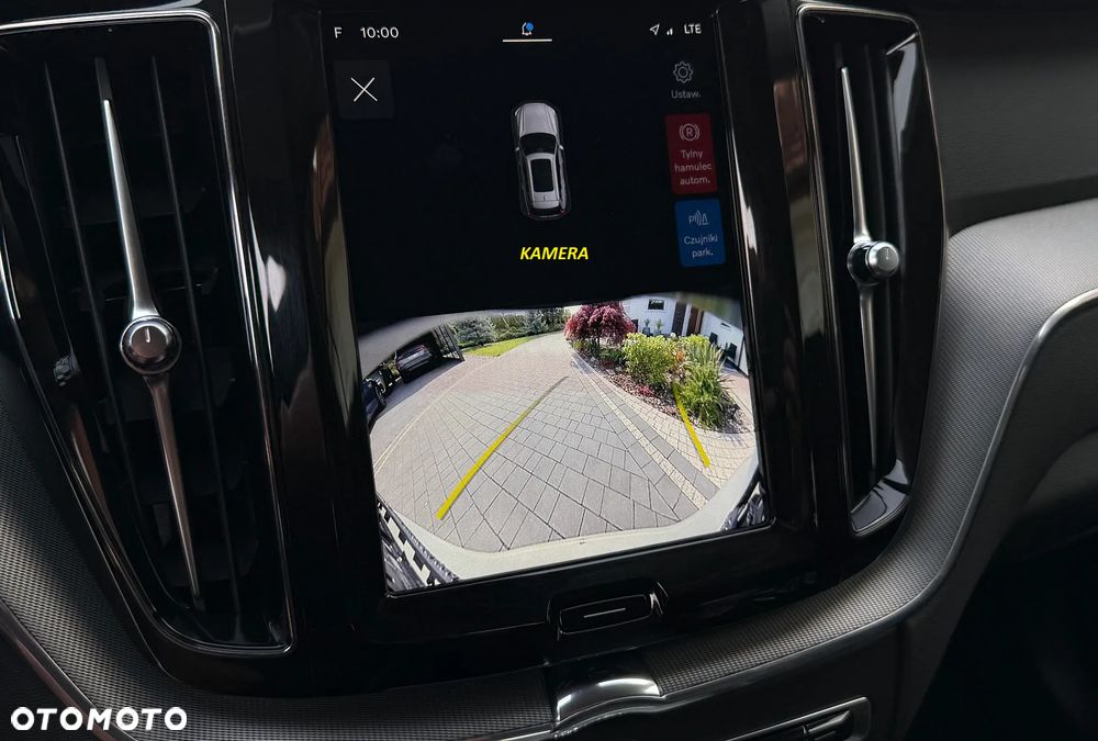 Volvo XC 60 B4 D AWD Plus Dark - 28