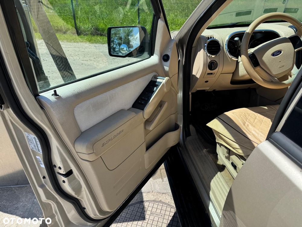 Ford Explorer - 8