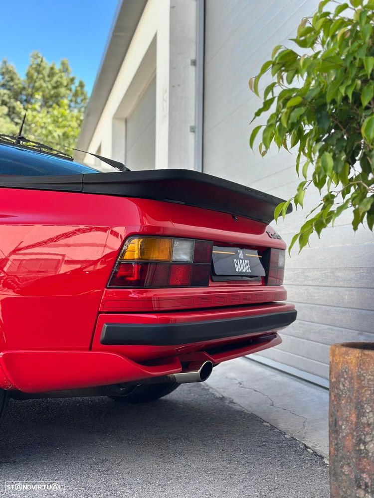 Porsche 944 Turbo - 23