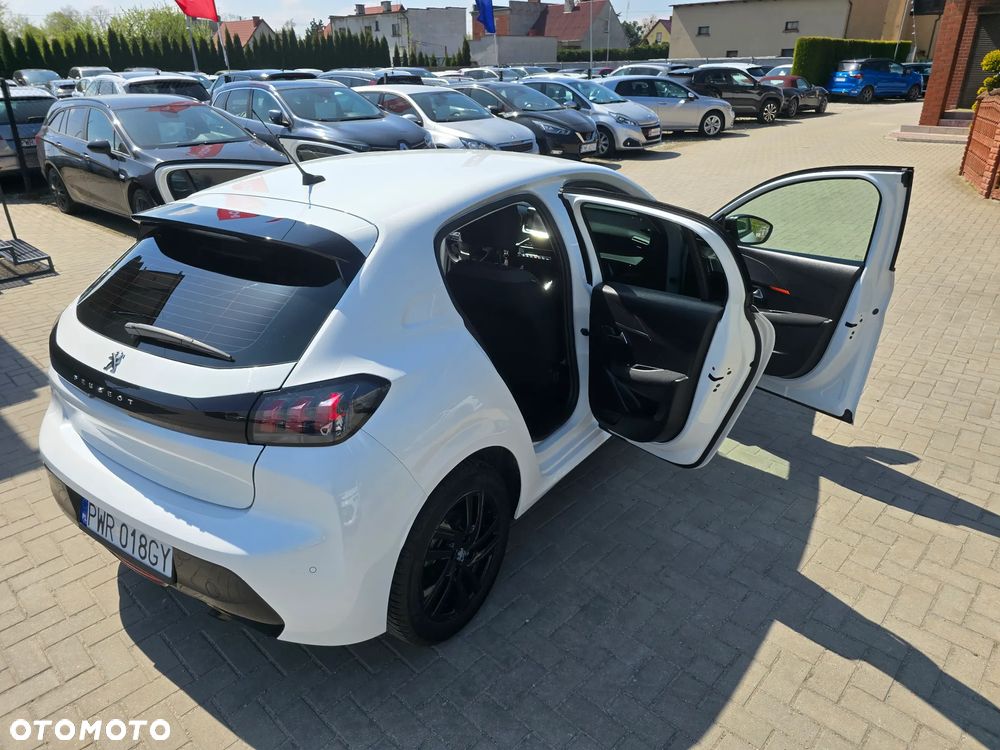 Peugeot 208 - 35