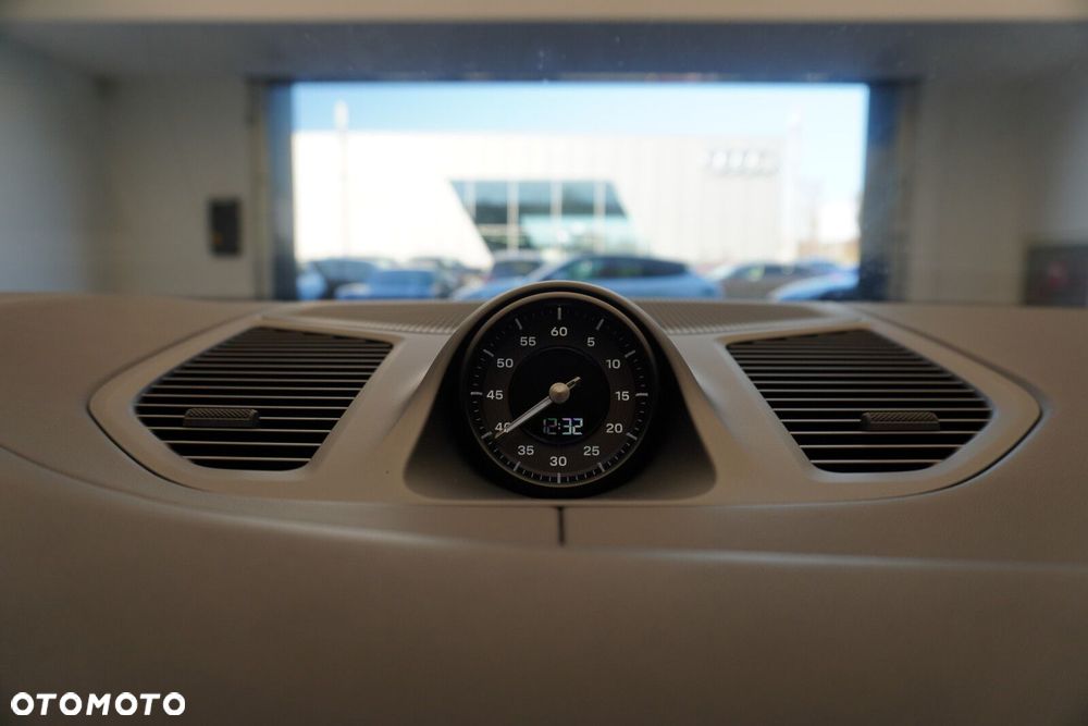 Porsche Cayenne - 24