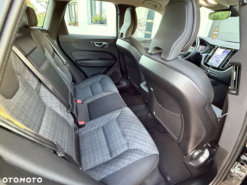 Volvo XC 60 B4 D Geartronic Momentum Pro - 23