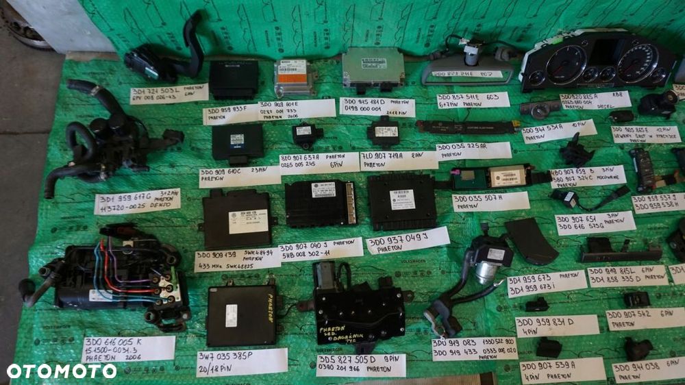 PRZYCISK OTWIERANIA KLAPY VW PHAETON - 2