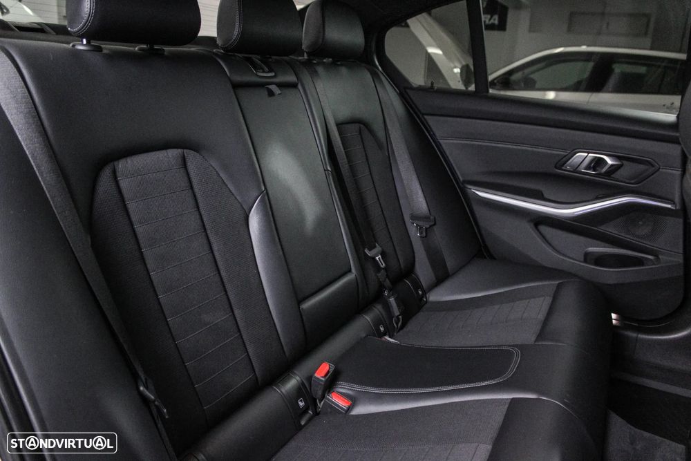 BMW 318 d Line Sport - 16