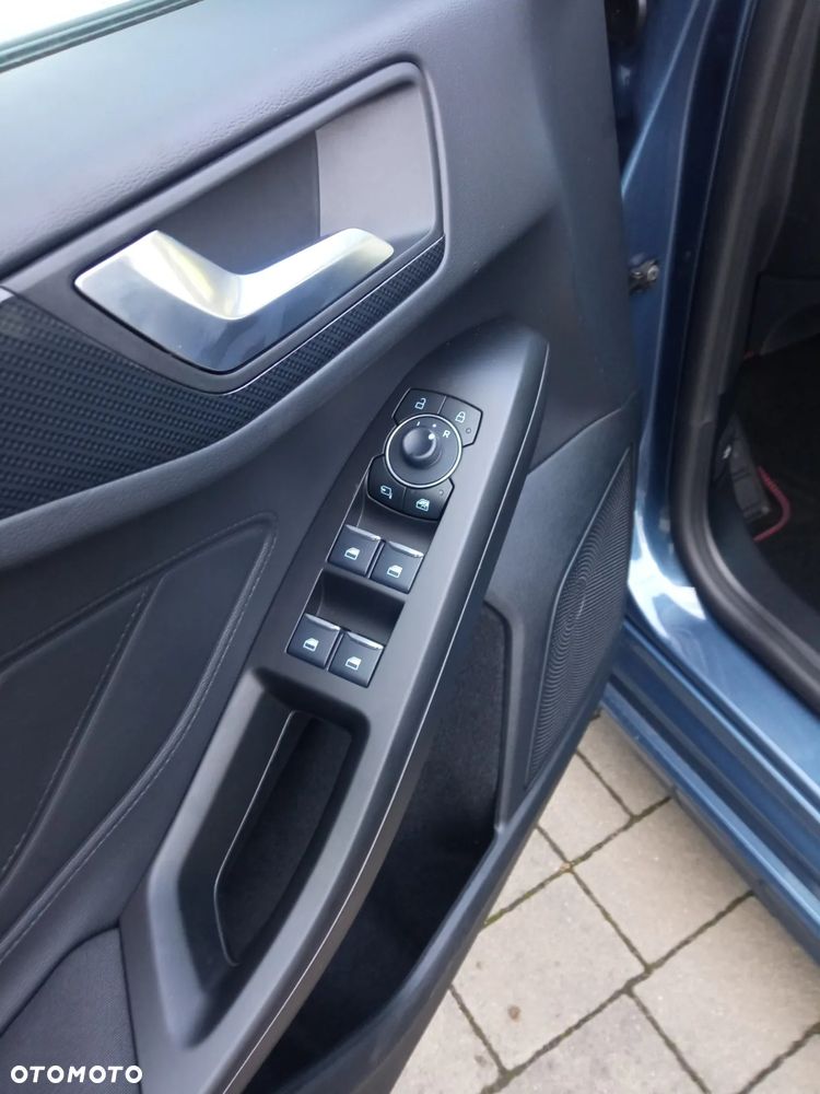 Ford Focus 1.0 EcoBoost mHEV ST-Line X - 11