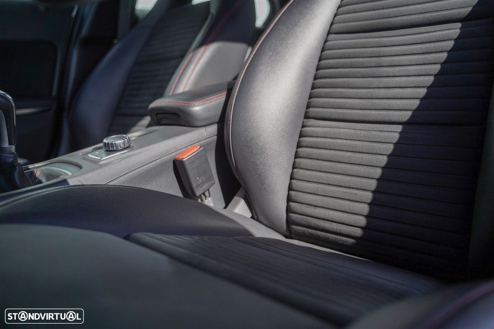 Mercedes-Benz A 180 d AMG Line - 29