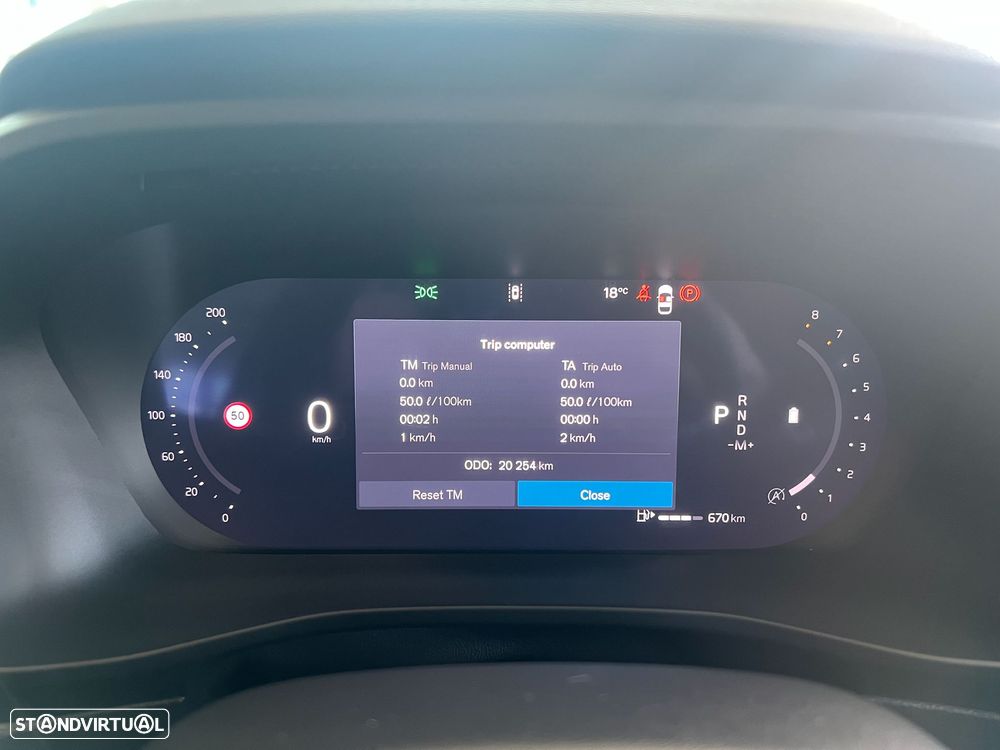 Volvo XC 40 2.0 B3 Plus Dark - 17