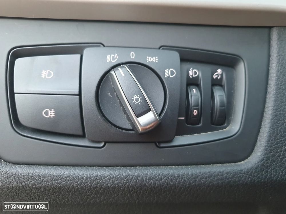 BMW 320 d EfficientDynamics Line Sport - 39